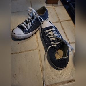 Navy blue converse
